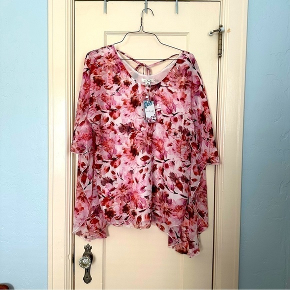 Simply Noelle Pops of Pink Loose Short Sleeve High Low Top - Picture 3 of 10